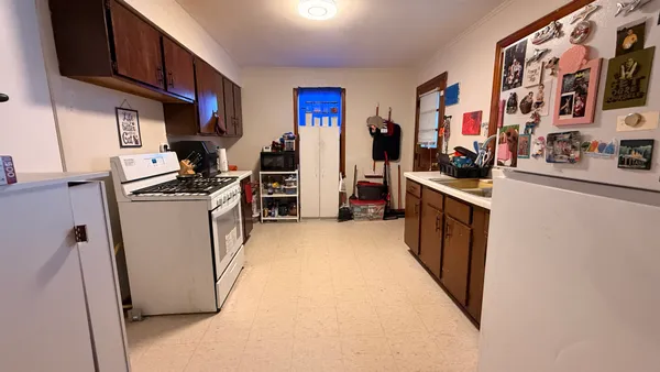 $249,000 | 1811 Ogden Avenue, Lisle, IL 60532