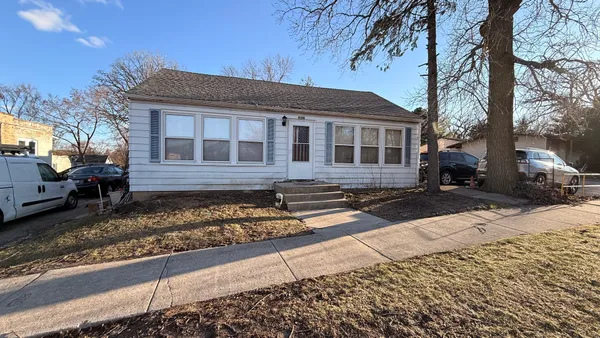 $249,000 | 1811 Ogden Avenue, Lisle, IL 60532