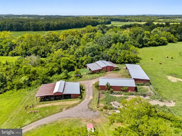 a view of yard with swimming pool