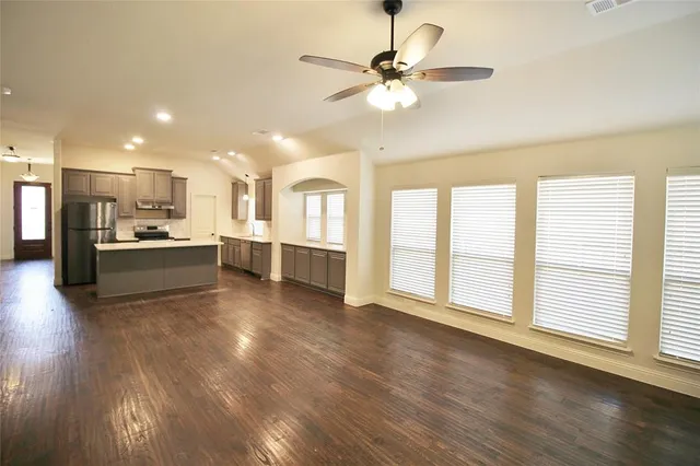 $2,700 | 1532 Reagan Avenue, Waxahachie, TX 75165