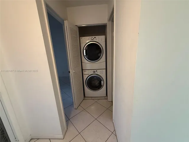 a close up view of a washer and dryer