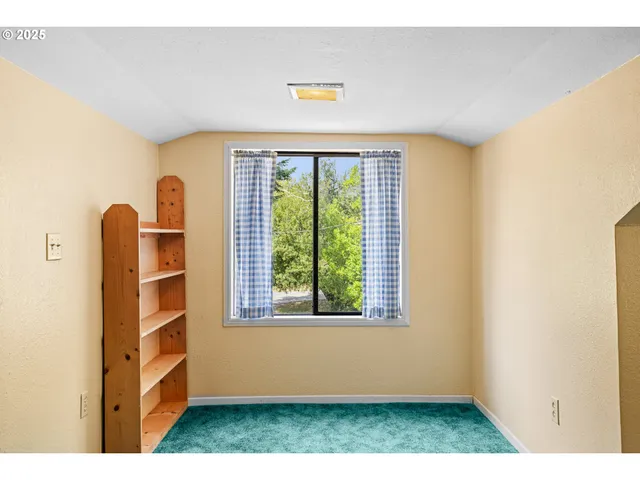 a view of livingroom with furniture