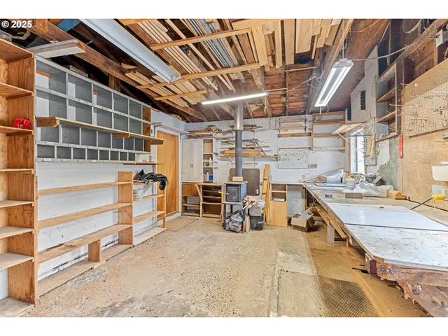 a view of a storage & utility room