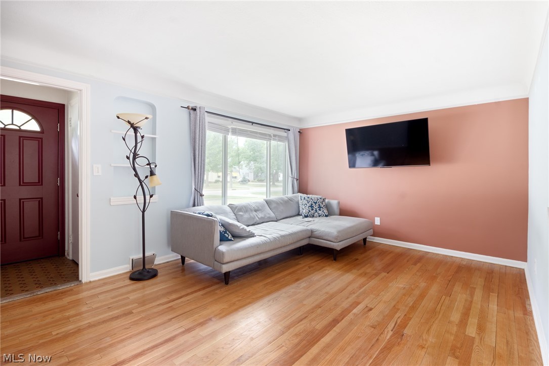 1707 Brainard Road Cleveland, OH 44124 - Photo 4 of 33