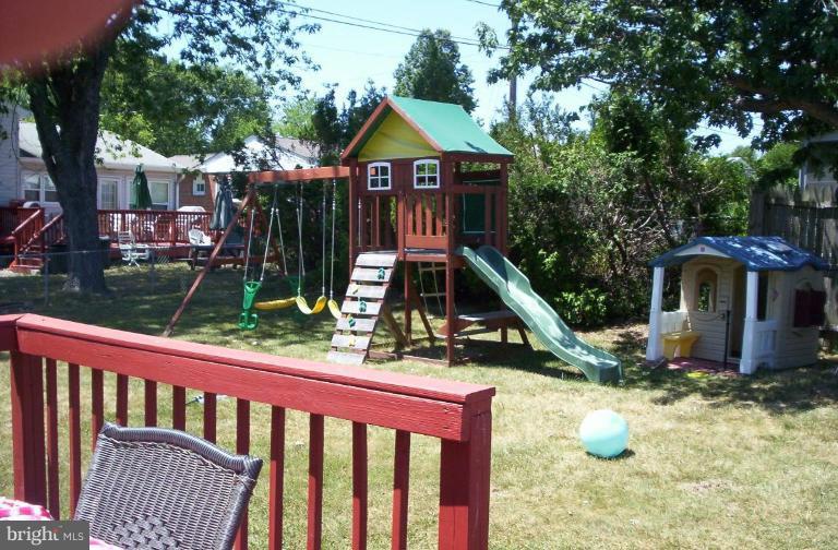2602 Kings Ridge Road Parkville, MD 21234 - Photo 6 of 9 Back yard