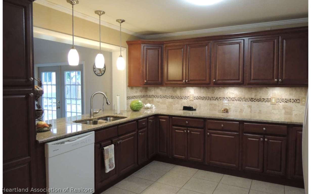 118 Spring Garden Road Sebring, FL 33870 - Photo 3 of 19 Kitchen