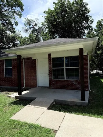 $1,325 | 400 Blackwood Street, Unit 402, Gainesville, TX 76240