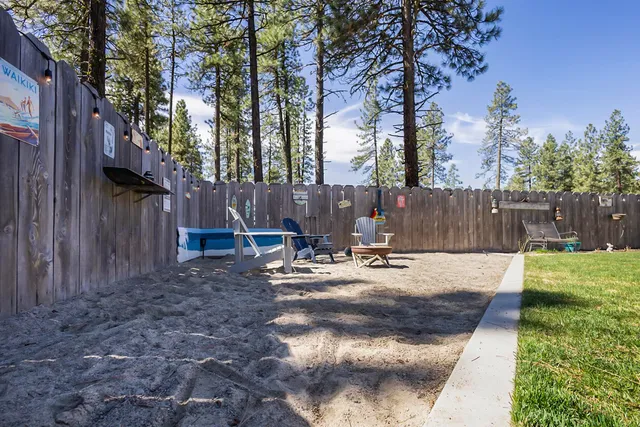 a view of a backyard with tree