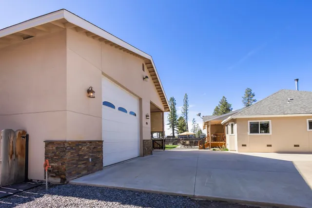 a view of a house with a backyard