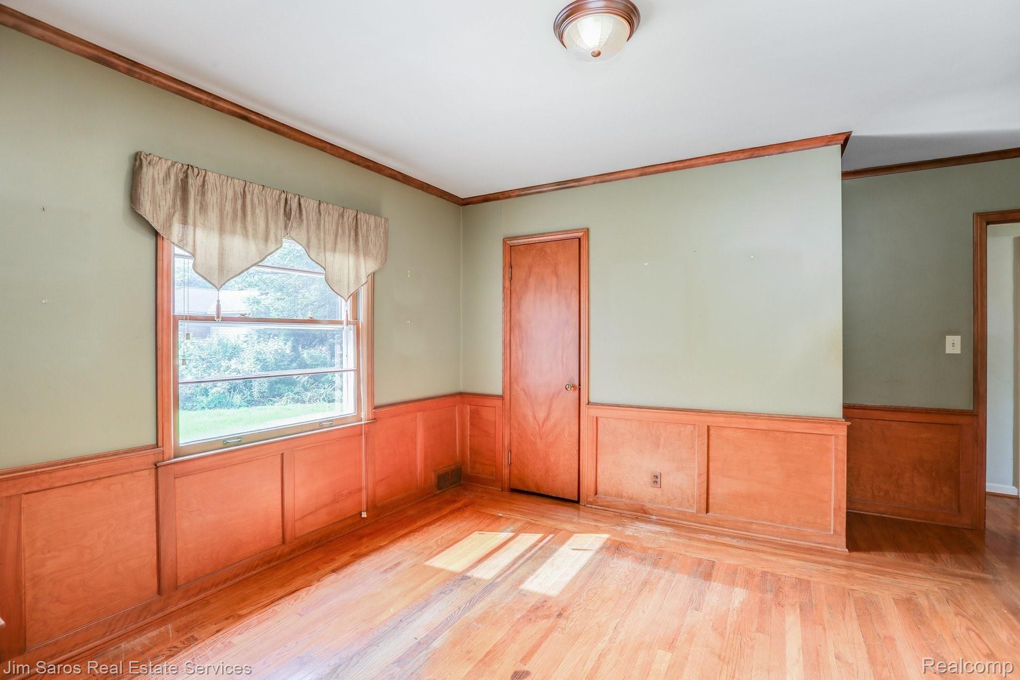 1081 Torrey Road Grosse Pointe, MI 48236 - Photo 6 of 22 13-web-or-mls-1081 Torrey Road0010.jpg