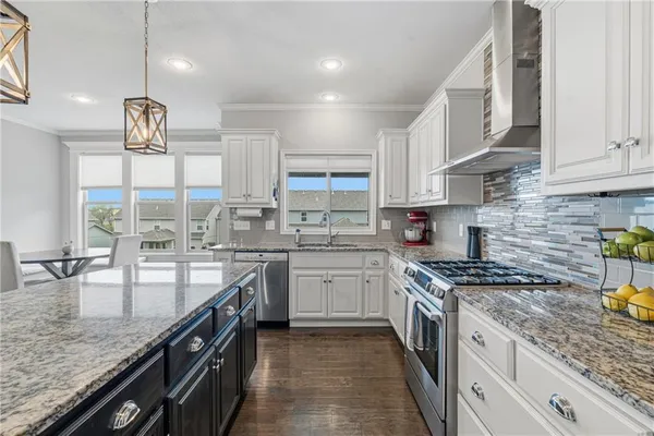 $579,000 | 10015 North Richmond Avenue, Kansas City, MO 64157