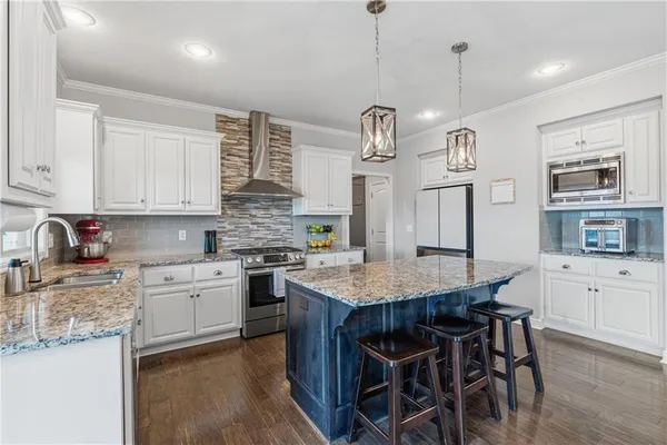 $579,000 | 10015 North Richmond Avenue, Kansas City, MO 64157