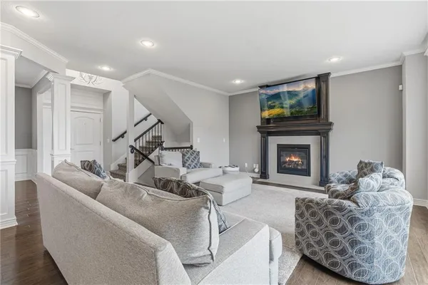 $579,000 | 10015 North Richmond Avenue, Kansas City, MO 64157