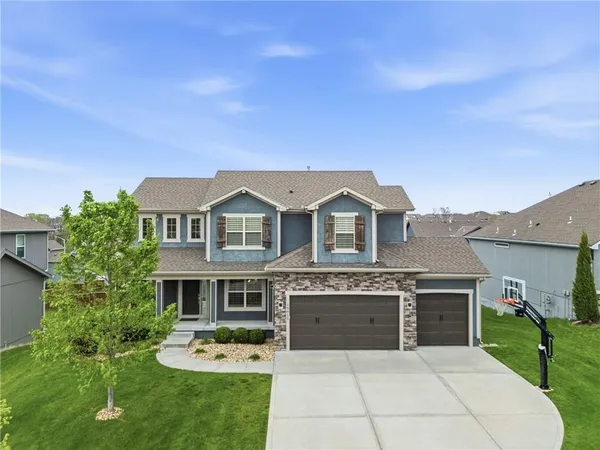 $579,000 | 10015 North Richmond Avenue, Kansas City, MO 64157