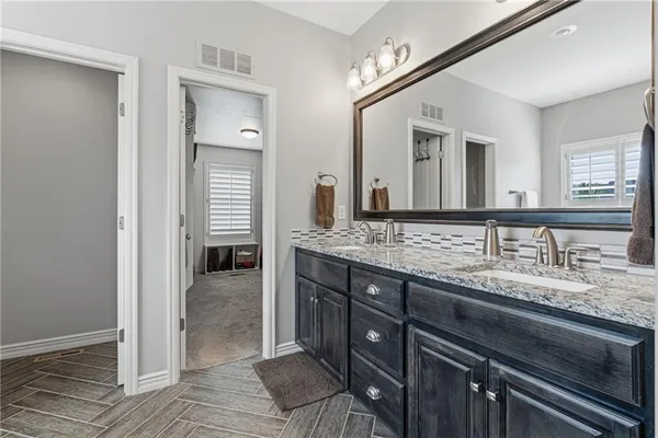 $579,000 | 10015 North Richmond Avenue, Kansas City, MO 64157