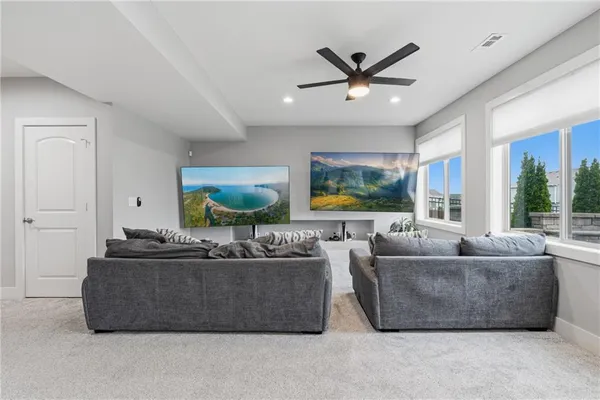 $579,000 | 10015 North Richmond Avenue, Kansas City, MO 64157