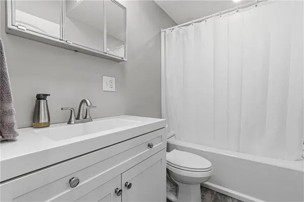 $579,000 | 10015 North Richmond Avenue, Kansas City, MO 64157