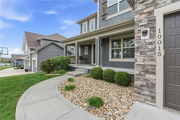 $579,000 | 10015 North Richmond Avenue, Kansas City, MO 64157