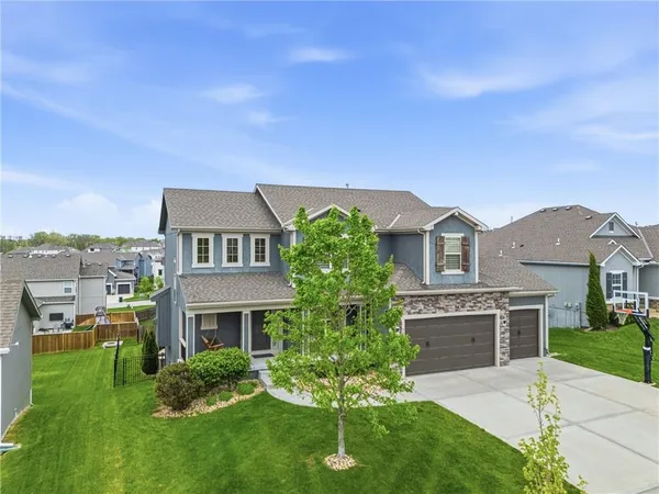 $579,000 | 10015 North Richmond Avenue, Kansas City, MO 64157