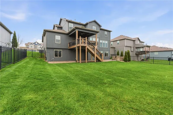$579,000 | 10015 North Richmond Avenue, Kansas City, MO 64157