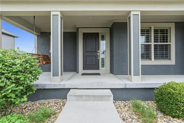 $579,000 | 10015 North Richmond Avenue, Kansas City, MO 64157