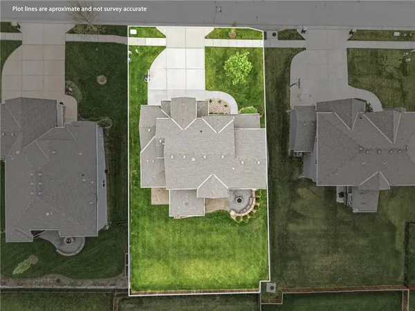 $579,000 | 10015 North Richmond Avenue, Kansas City, MO 64157