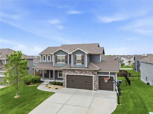 $579,000 | 10015 North Richmond Avenue, Kansas City, MO 64157