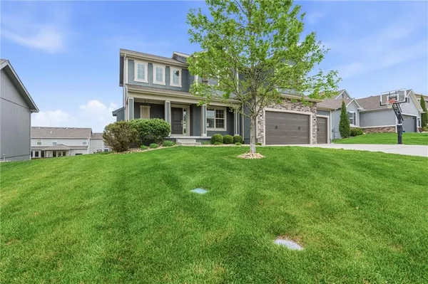 $579,000 | 10015 North Richmond Avenue, Kansas City, MO 64157