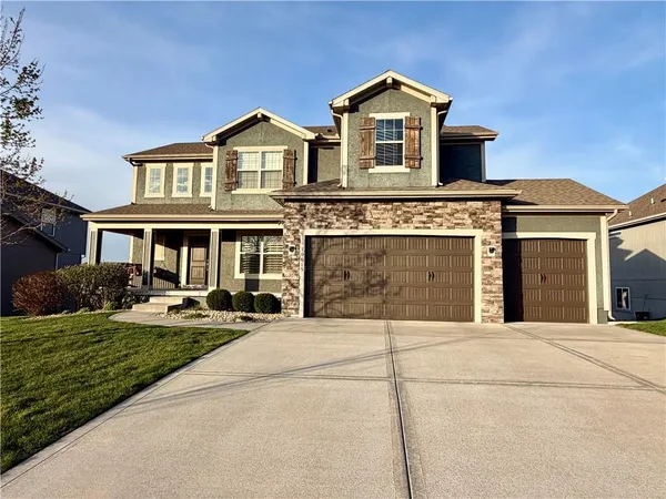 $579,000 | 10015 North Richmond Avenue, Kansas City, MO 64157