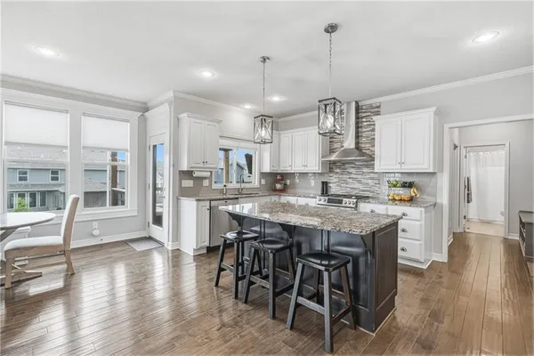 $579,000 | 10015 North Richmond Avenue, Kansas City, MO 64157