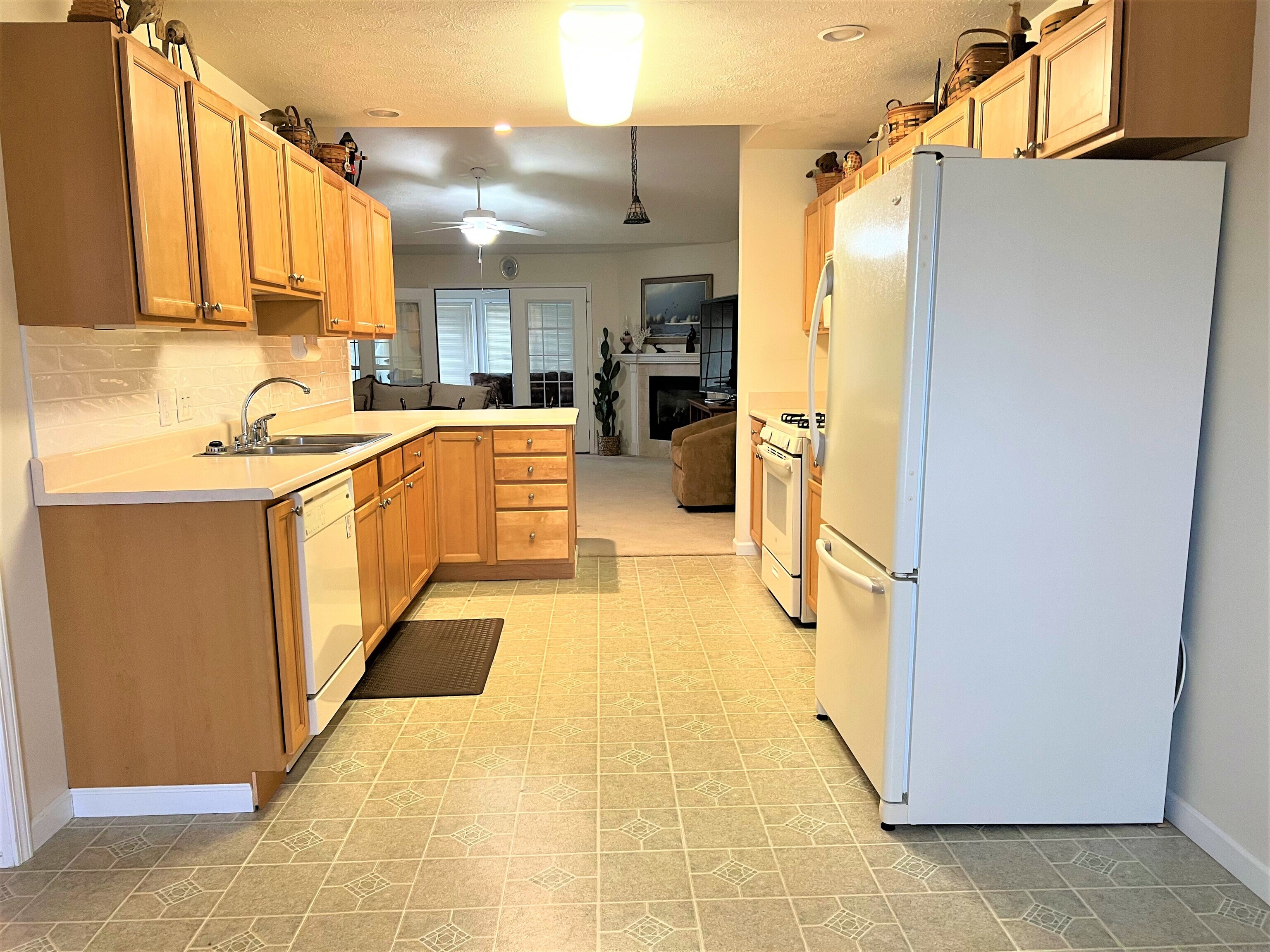 6022 Stratton Court Columbus, IN 47203 - Photo 11 of 19 Gallery Image 11