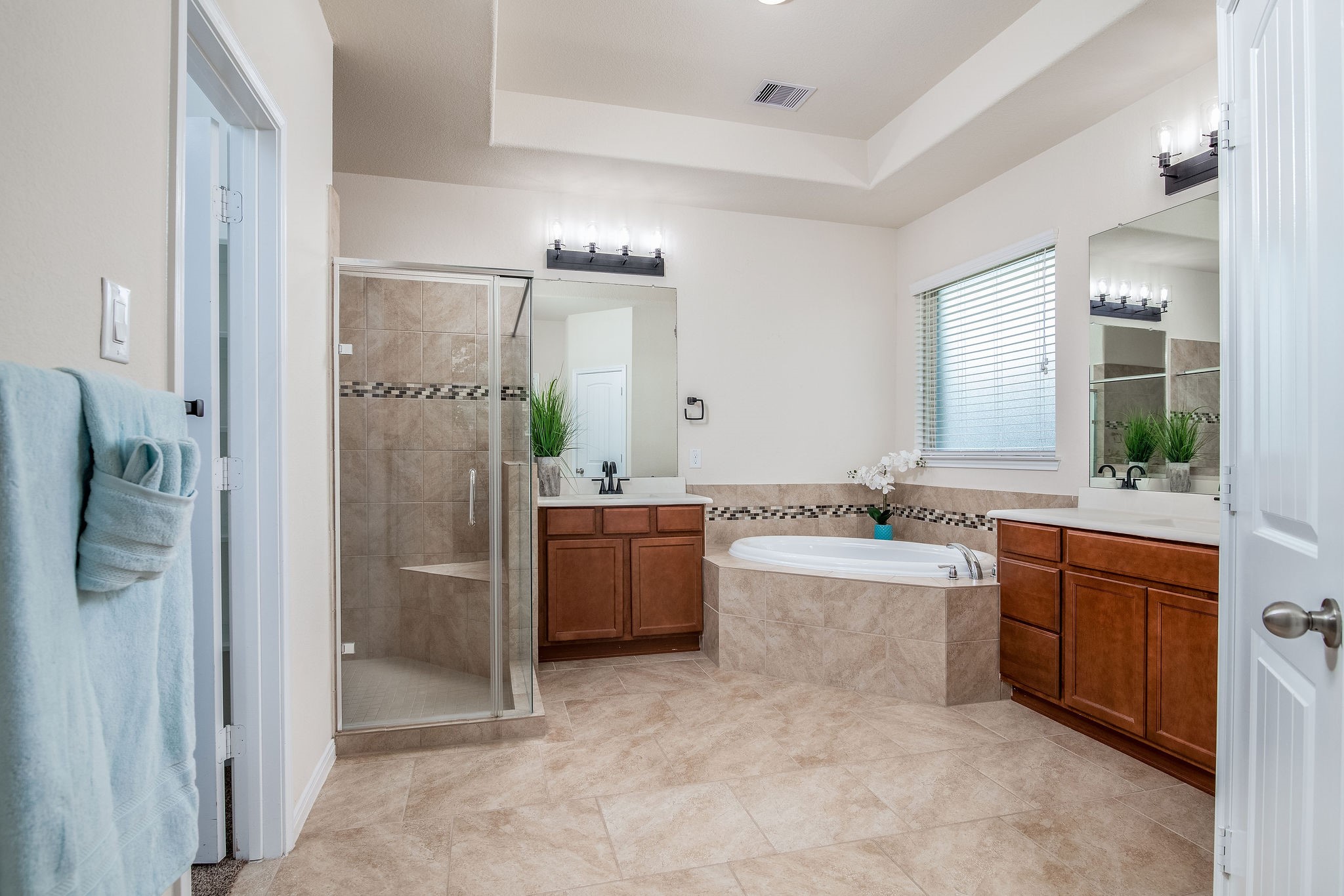 14014 Sand Ridge Crossing Conroe, TX 77384 - Photo 17 of 24 Primary Bath with big shower room and separate tub