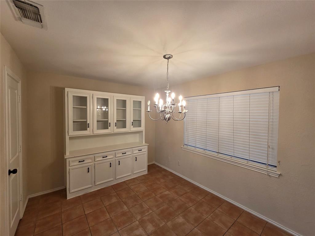1507 Clover Hill Road Mansfield, TX 76063 - Photo 10 of 37