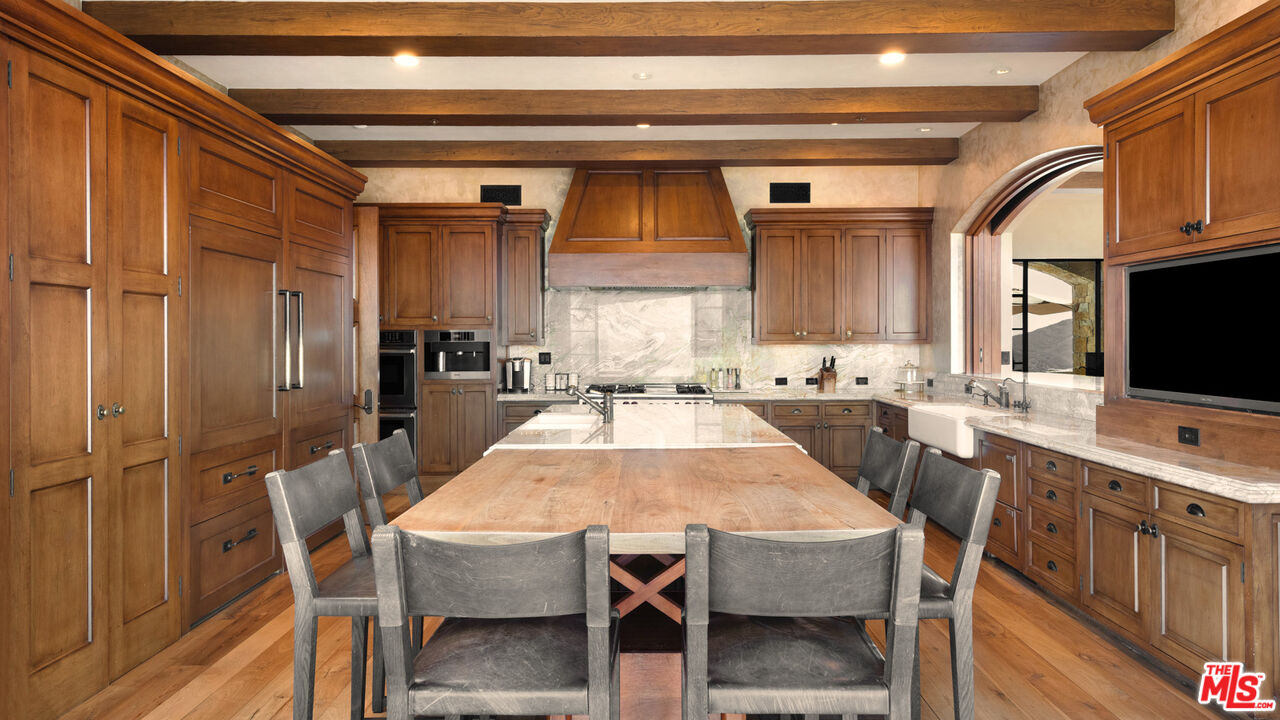 340 Kanan Dume Road Malibu, CA 90265 - Photo 19 of 57 a dining room with furniture and window