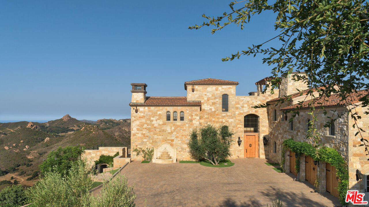 340 Kanan Dume Road Malibu, CA 90265 - Photo 31 of 57 a view of a house with a yard