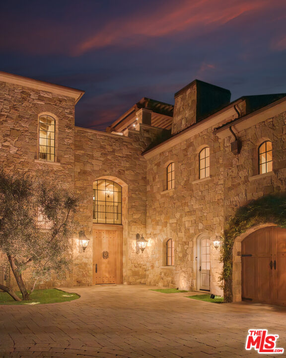 340 Kanan Dume Road Malibu, CA 90265 - Photo 49 of 57 a front view of a building