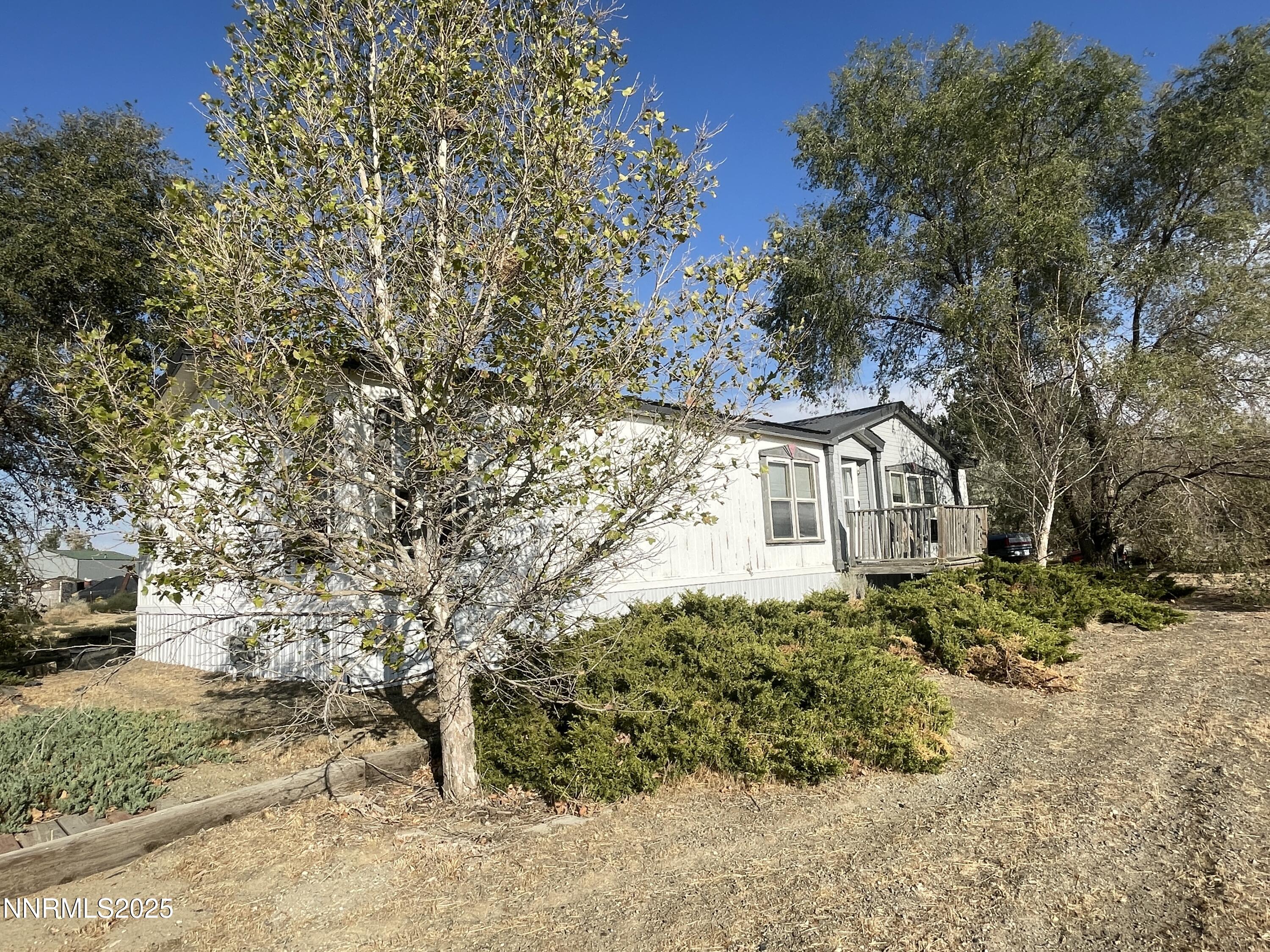 7375 Allen Road Winnemucca, NV 89445 - Photo 2 of 5 a view of a house with a yard