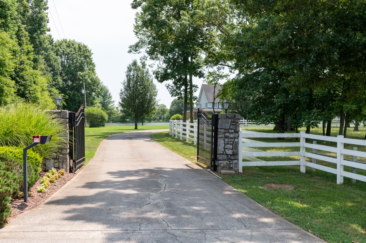 519 Maple Hill Road Lebanon, TN 37087 - Photo 2 of 49 a view of park with large trees
