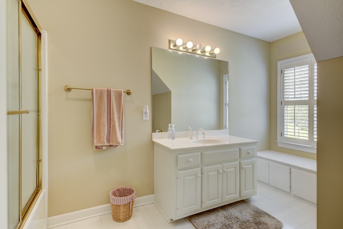 519 Maple Hill Road Lebanon, TN 37087 - Photo 29 of 49 a bathroom with a toilet sink and mirror