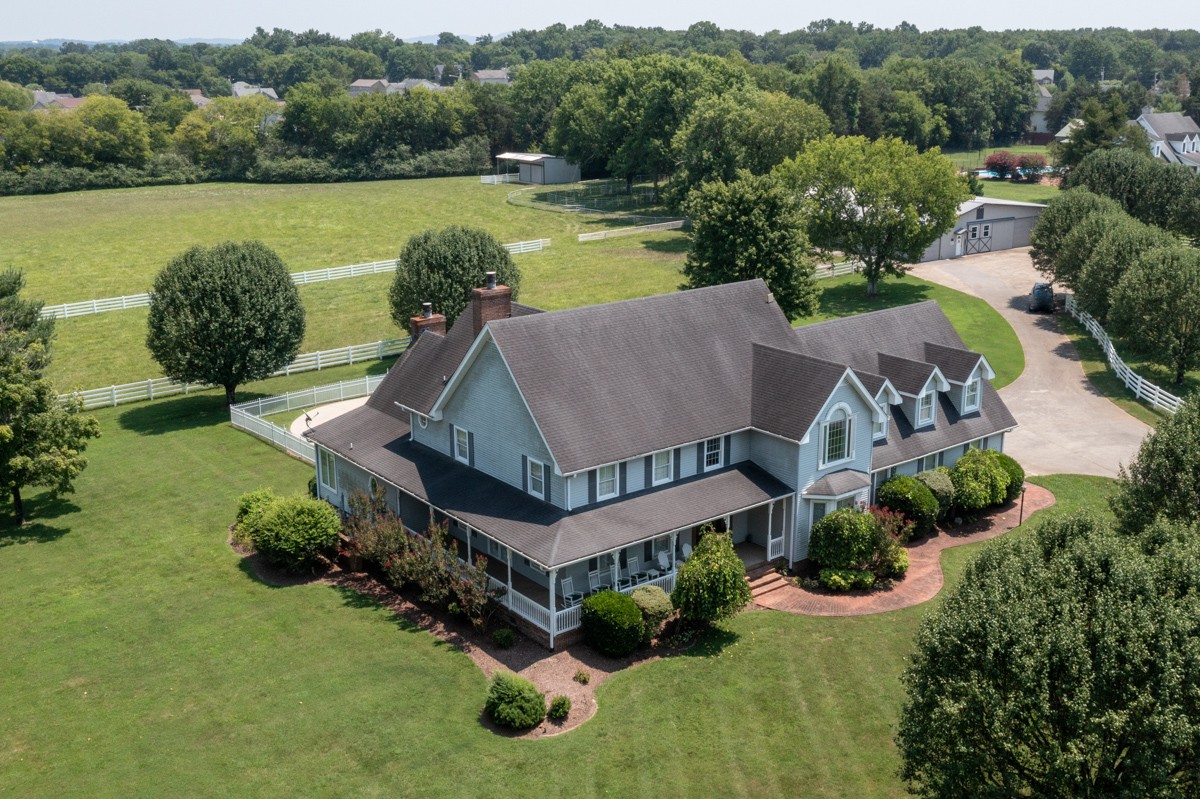 519 Maple Hill Road Lebanon, TN 37087 - Photo 4 of 49 an aerial view of a house having garden