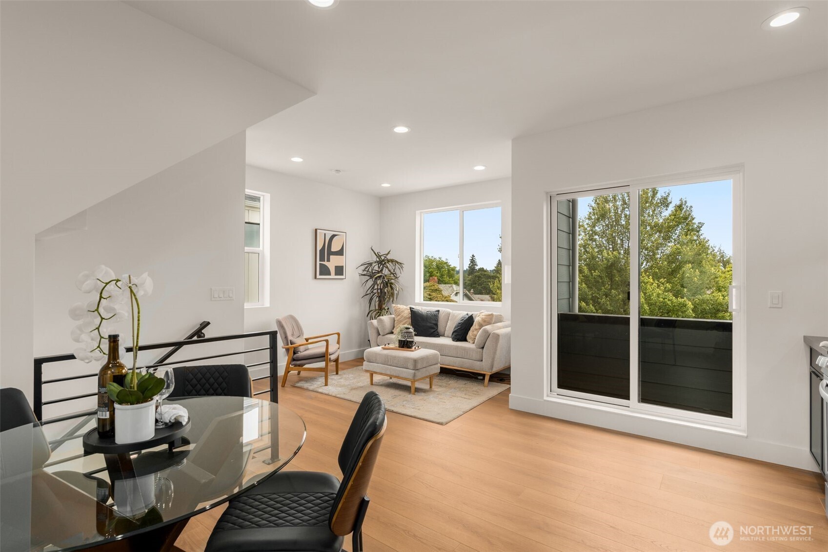 7403 Dayton Avenue North Seattle, WA 98103 - Photo 8 of 37