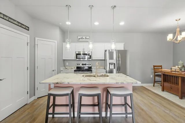 $329,900 | 1969 North Windsor Avenue, Cottage Grove, WI 53527