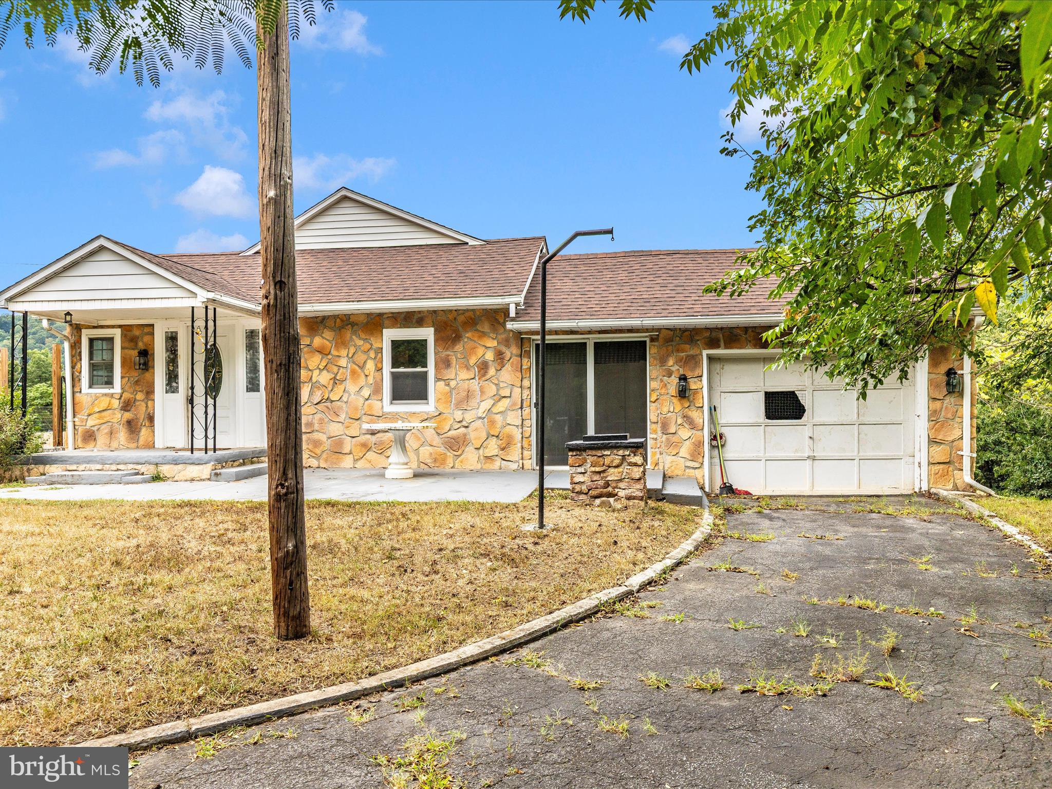 6 Myers Trail Berkeley Springs, WV 25411 - Photo 27 of 39 a front view of a house with a yard