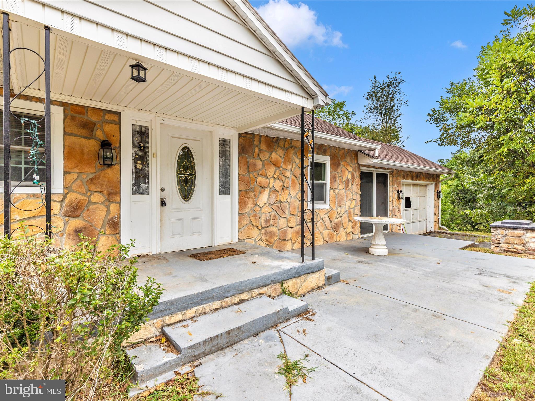 6 Myers Trail Berkeley Springs, WV 25411 - Photo 29 of 39 a front view of a house with garden