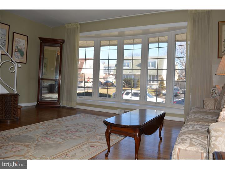 733 Hood Road Swarthmore, PA 19081 - Photo 4 of 18 Living Room