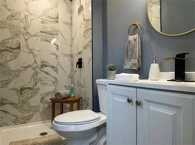 $450,000 | 7412 North Strathbury Avenue, Kansas City, MO 64151