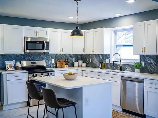 $395,000 | 7412 North Strathbury Avenue, Kansas City, MO 64151