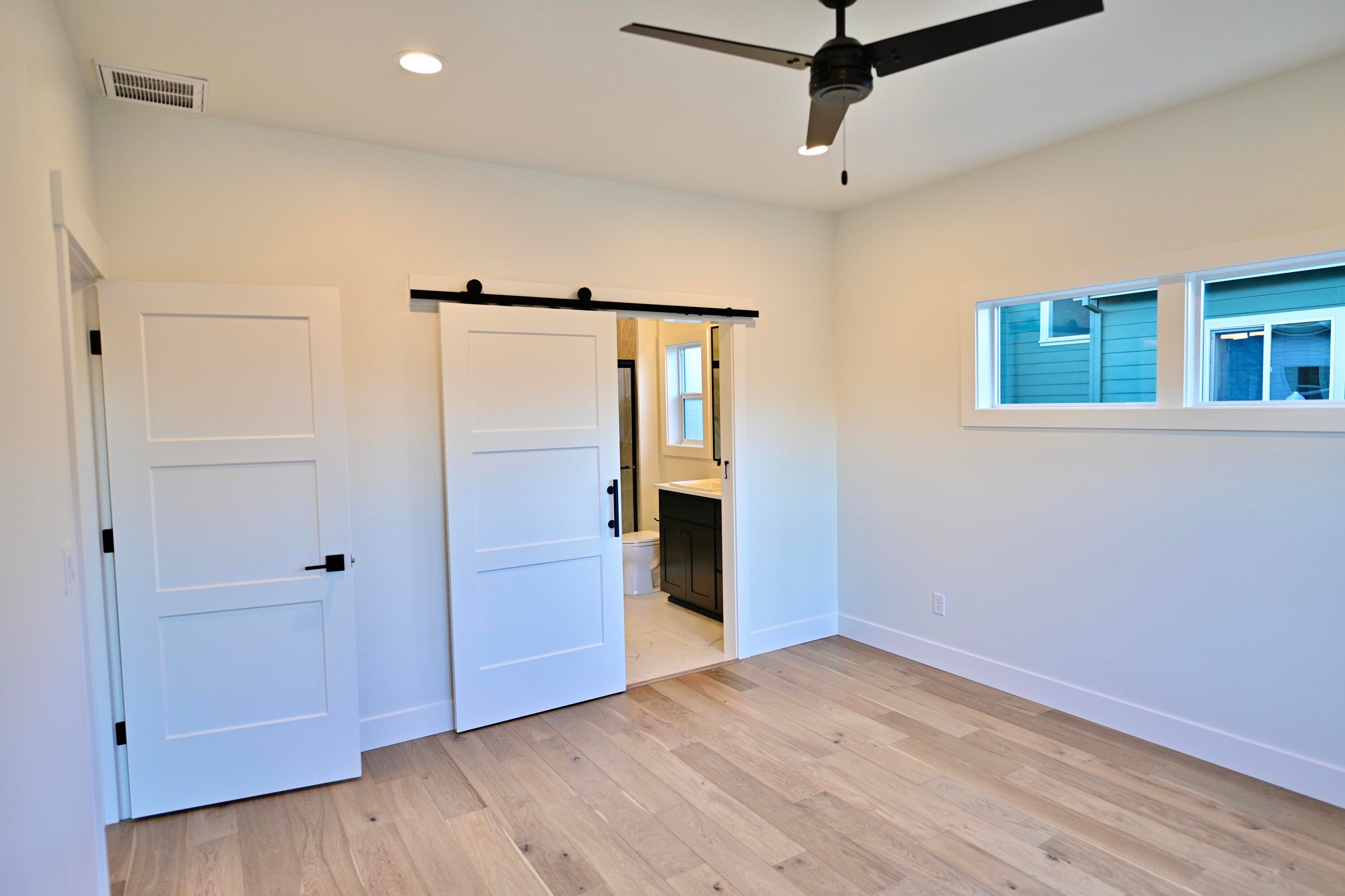 387 Randy Street Ashland, OR 97520 - Photo 21 of 52 D855209C-17EC-448F-BFDF-75977808A9AC_1_2