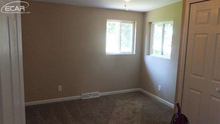 2499 Baldwin Road Fenton, MI 48430 - Photo 19 of 46 20445630-18.JPG