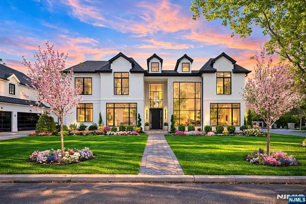 $4,880,000 | 2 Maple Street, Englewood Cliffs, NJ 07632
